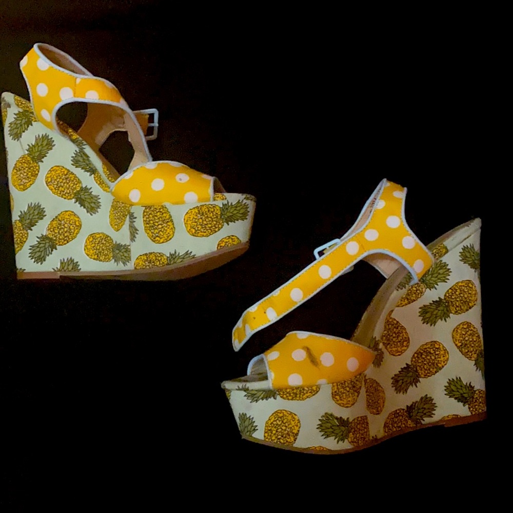 Pineapple wedges by Chinese Laundry